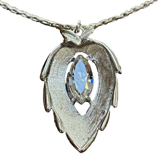 Sarah Coventry Silver & Rhinestone Leaf Jewelry Set Necklace & Clip-On Earrings - Picture 3 of 7